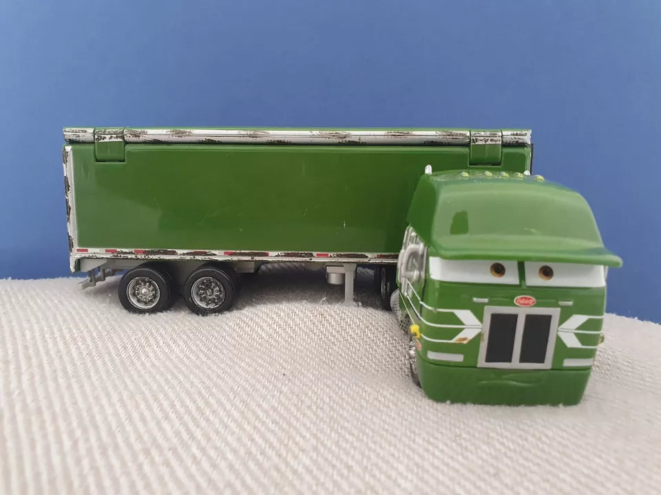 Disney Pixar Cars - Gil Hauler #7 - Ravify - Dein Shop für Retro- und Vintageartikel