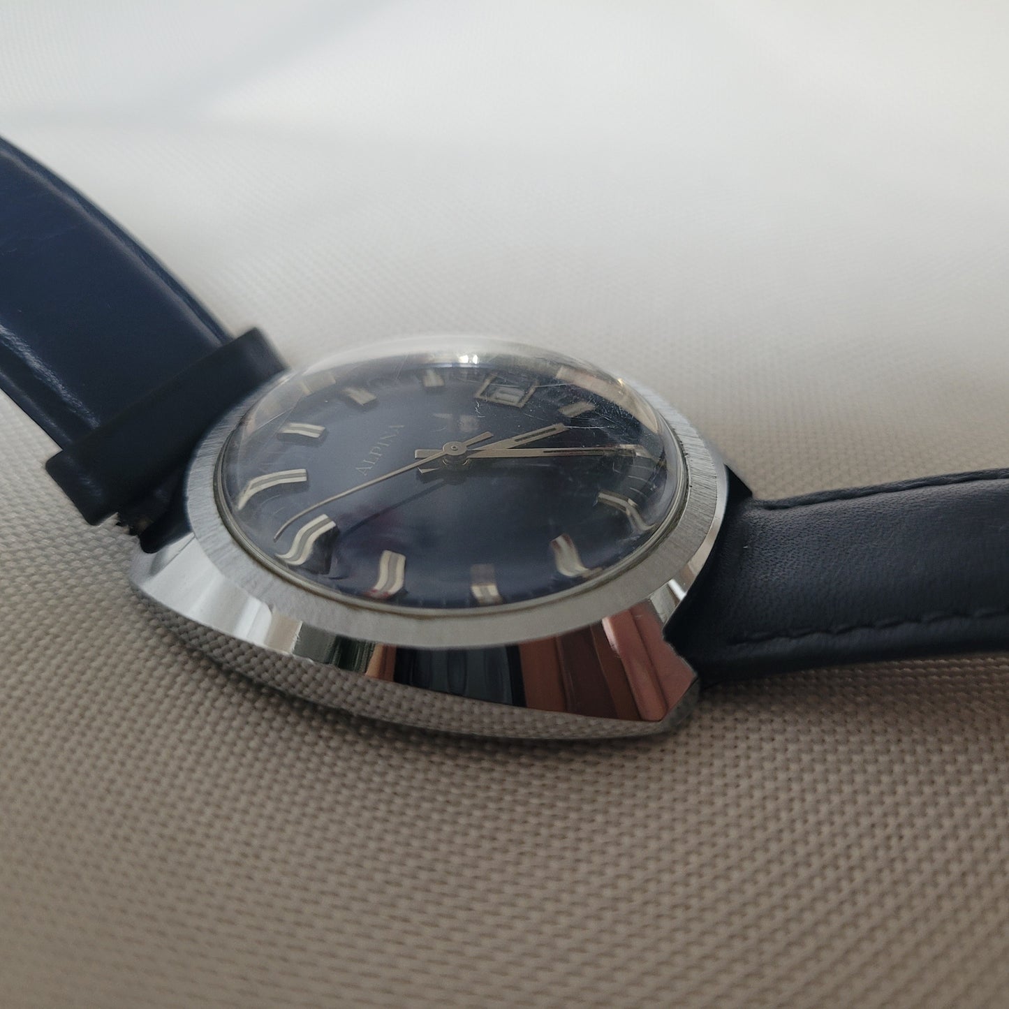 Alpina Vintage Armbanduhr mit Lederarmband – Schweizer Klassiker für Sammler