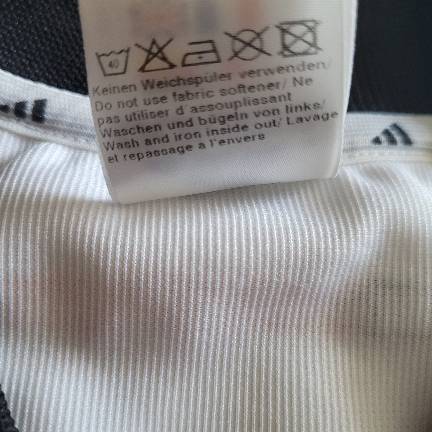 Deutschland Vintage Trikot 2002 - Größe S - Es sind Pflegehinweiese zu sehen.