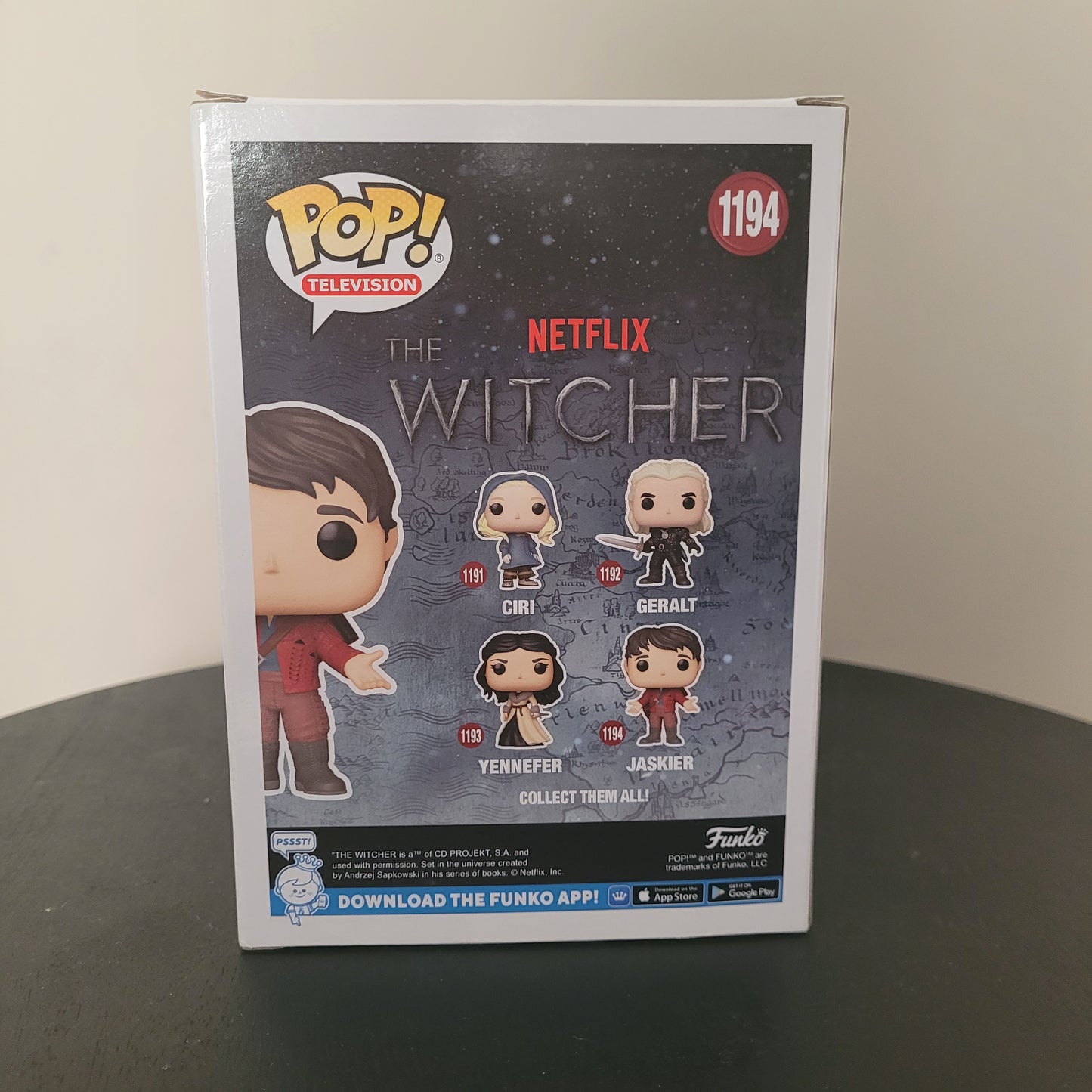 Neben Jaskier sind weitere Figuren von der Serie zu sehen.