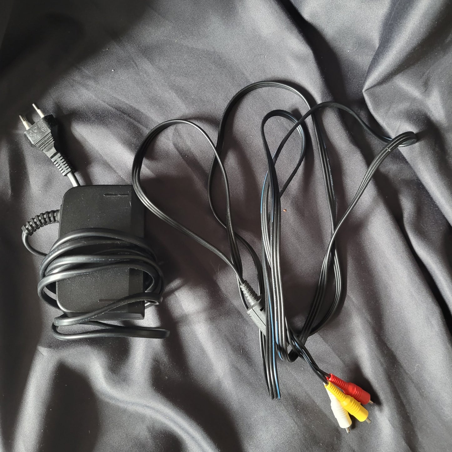 Nintendo 64 Pikachu Edition Retro/Vintage Konsole mit blauem Controller, Jumper Pack und Zubehör – seltenes Sammlerstück, geprüft und funktionsfähig.