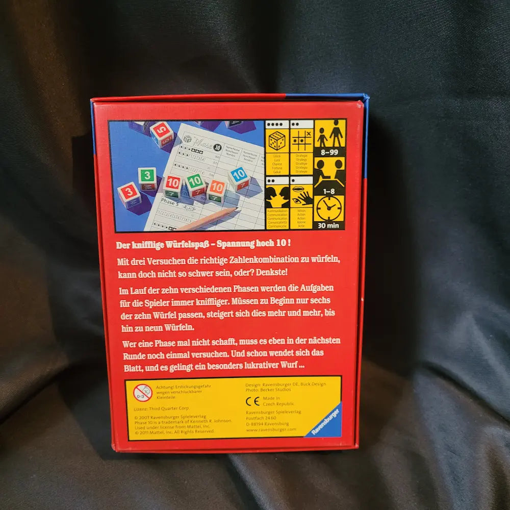 Das Gesellschaftsspiel Phase 10 als Würfelspiel von Ravensburger in der Originalverpackung inklusive Würfeln und Anleitung.
