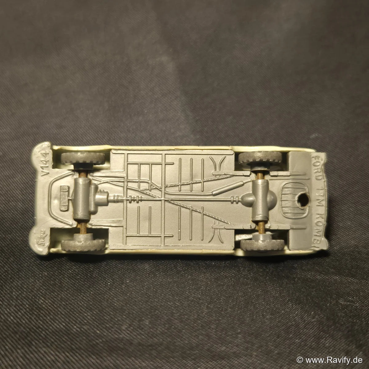 Siku V-Serie V144 Ford 17M Kombi Unterboden mit Prägung FORD 17M KOMBI V144