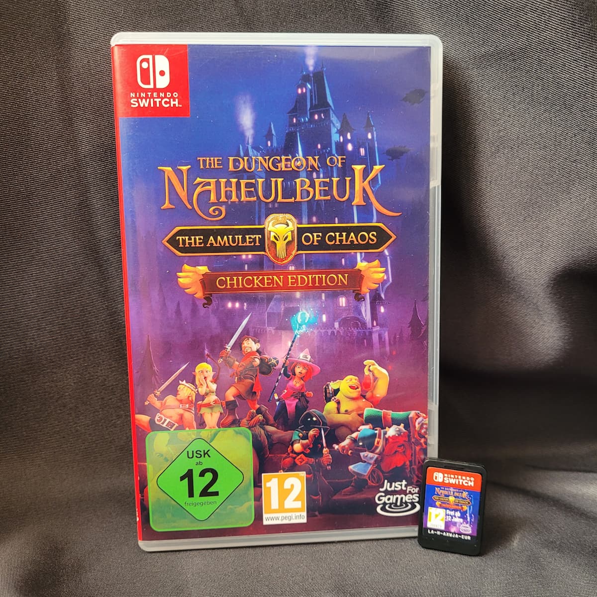 Das Nintendo Switch Spiel The Dungeon of Naheulbeuk: The Amulet of Chaos in der Chicken Edition mit Originalhülle und Spiele-Modul.