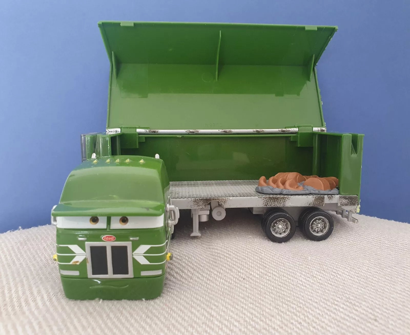 Disney Pixar Cars - Gil Hauler #7 - Ravify - Dein Shop für Retro- und Vintageartikel