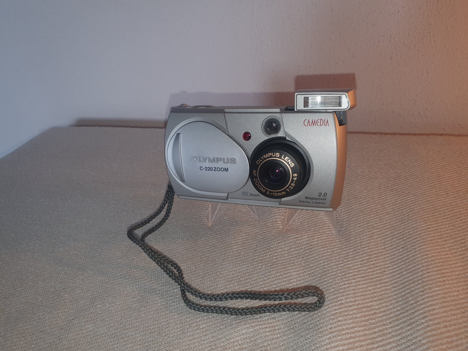 Olympus Camedia C-220 3x ZOOM Digitalkamera 2.0 Megapixel - Ravify - Dein Shop für Retro- und Vintageartikel