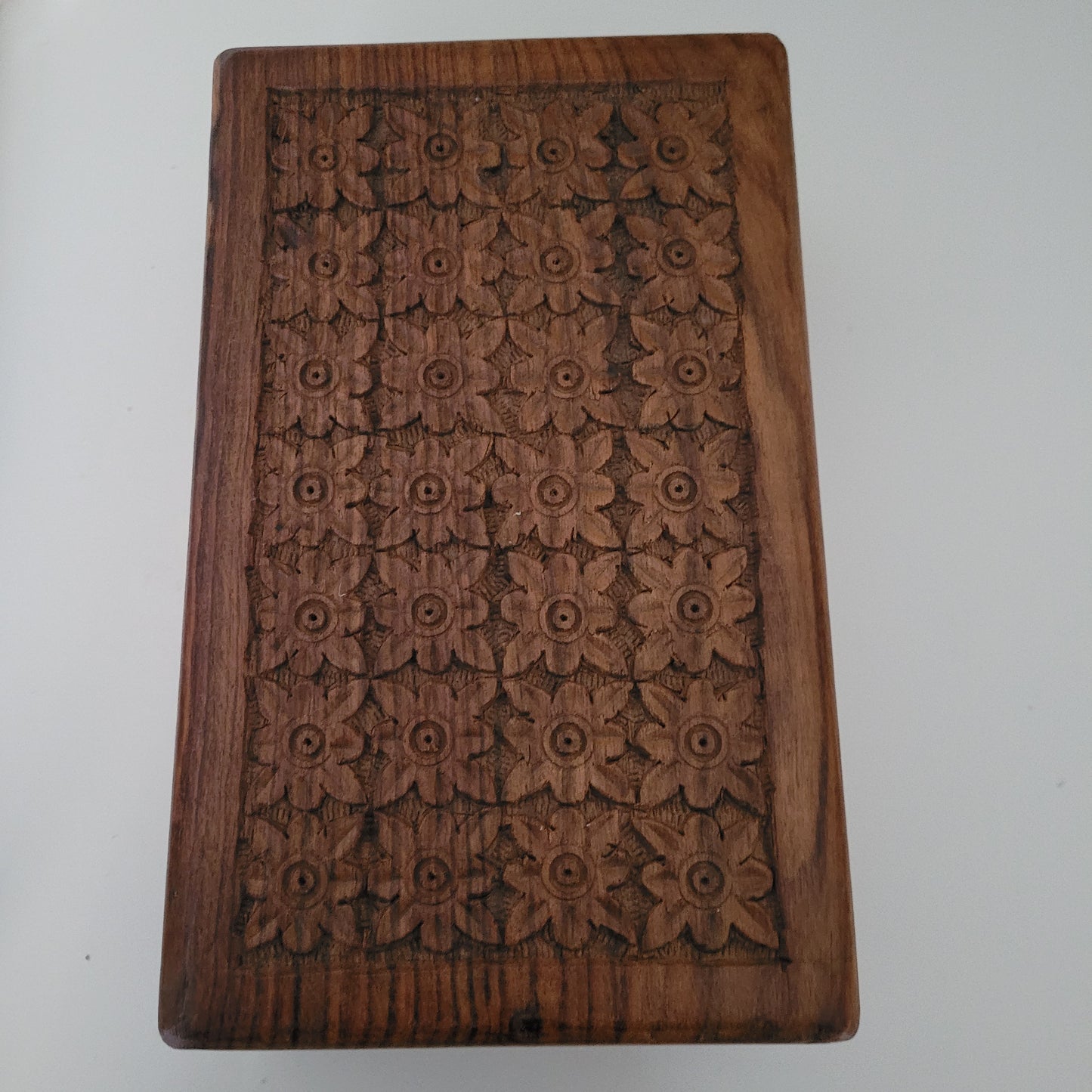 Vintage Schatulle aus Holz mit elegantem Motiv - Ravify - Dein Shop für Retro- und Vintageartikel