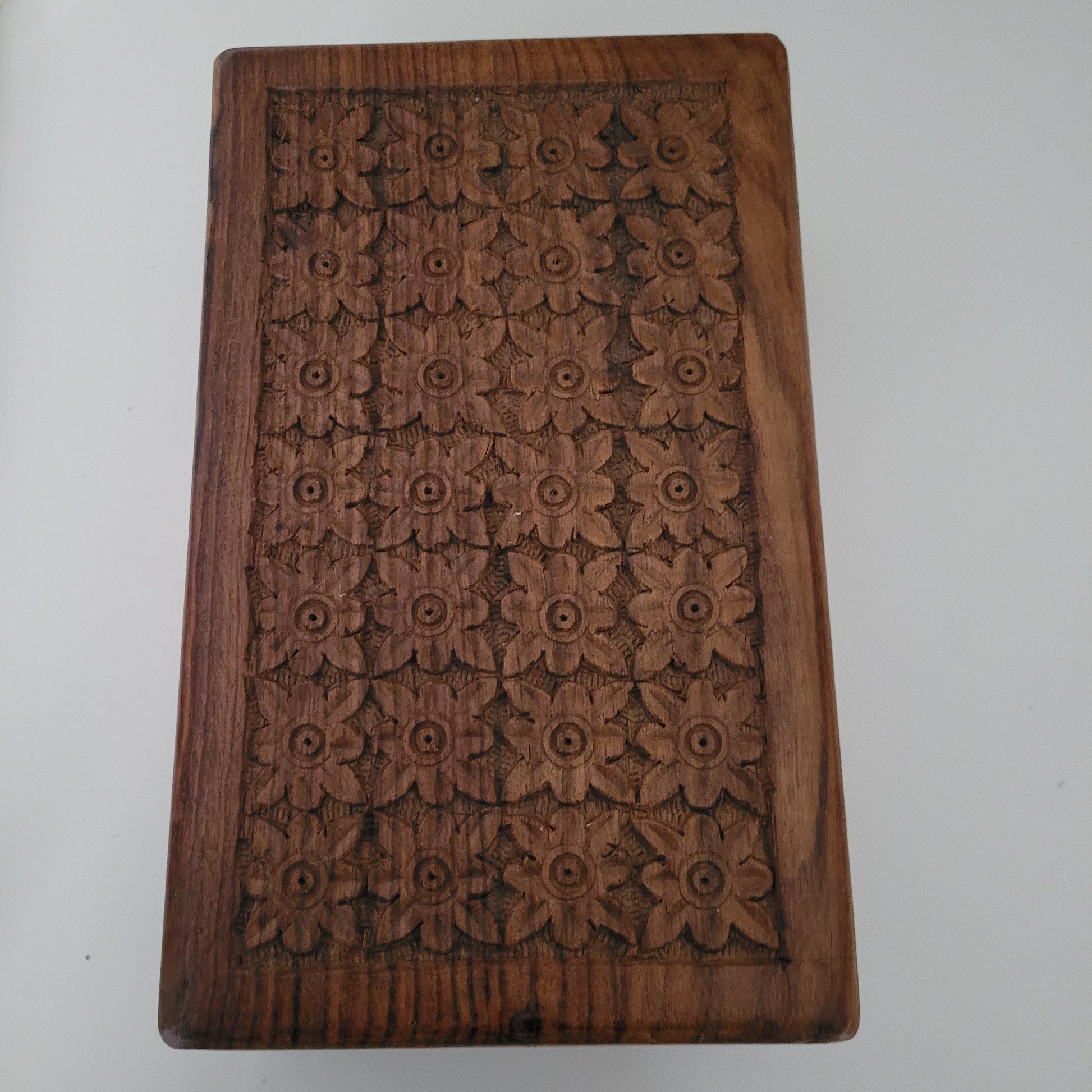 Vintage Schatulle aus Holz mit elegantem Motiv - Ravify - Dein Shop für Retro- und Vintageartikel