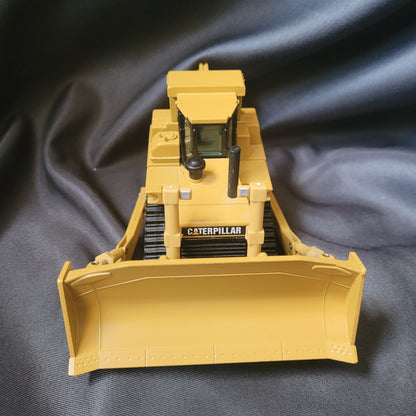 NZG Caterpillar CAT D9R Planierraupe 1:50 – No. 451 – Made in W. Germany