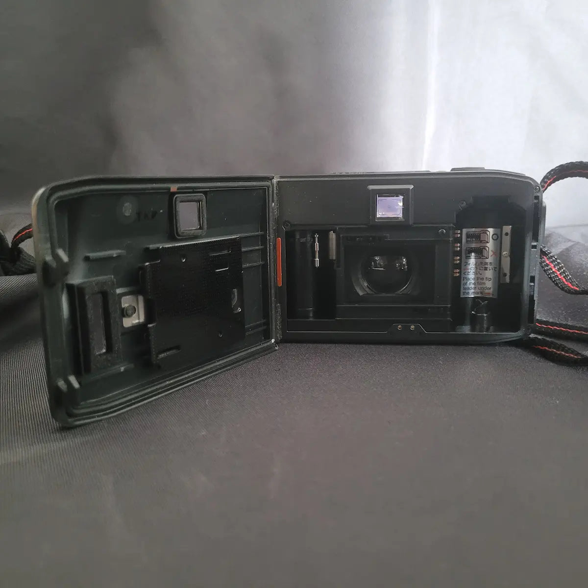 Yashica T3 Super Analogkamera mit Carl Zeiss Tessar 2,8/35 T* Objektiv