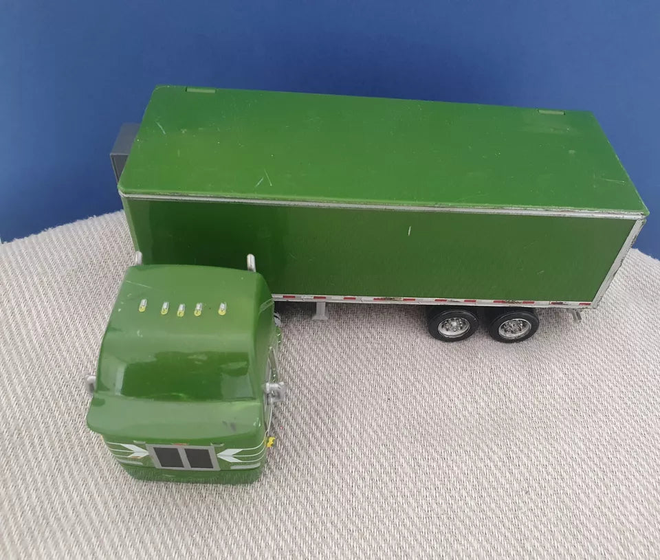 Disney Pixar Cars - Gil Hauler #7 - Ravify - Dein Shop für Retro- und Vintageartikel