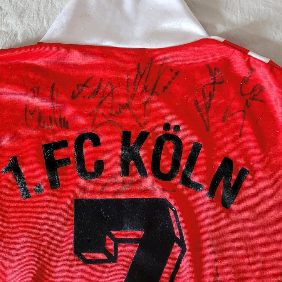 1.FC Köln Trikot Vintage 91/92 - Originalsignaturen u.a. Illgner - Ravify - Dein Shop für Retro- und Vintageartikel