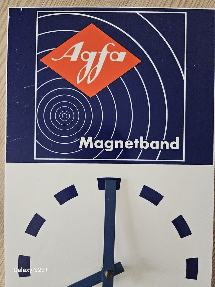 Agfa - Magnetband Werbung Uhr - Ravify - Dein Shop für Retro- und Vintageartikel