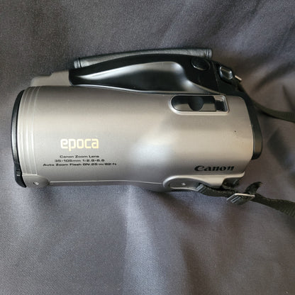 Vintage Canon Epoca Kompaktkamera 35‑105mm Auto Zoom, silber‑schwarze 35mm Filmkamera mit Autofokus und Quartz Date, ergonomisches Retro‑Design für Sammler