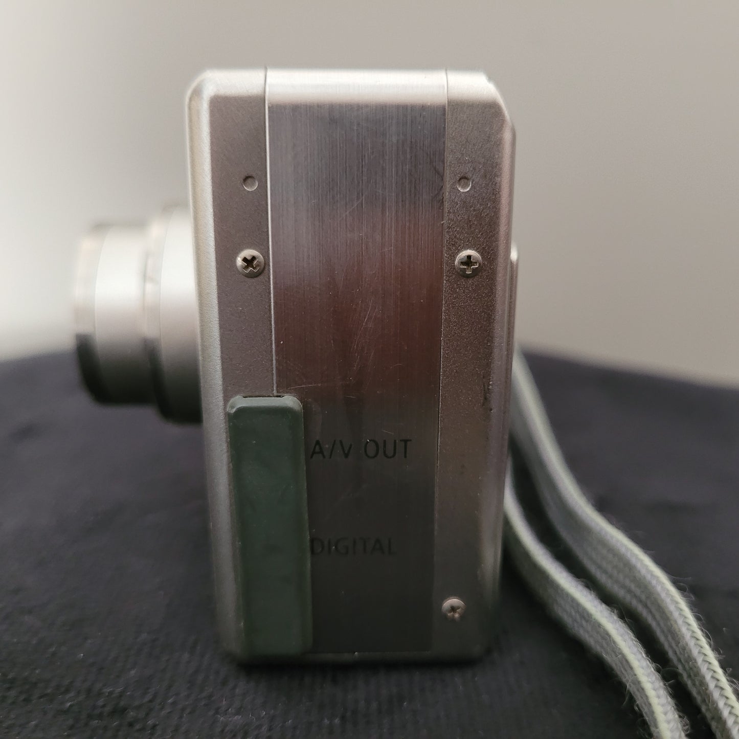 Canon IXY Digital 300 2.1 Megapixel inkl. Zuberhörpaket