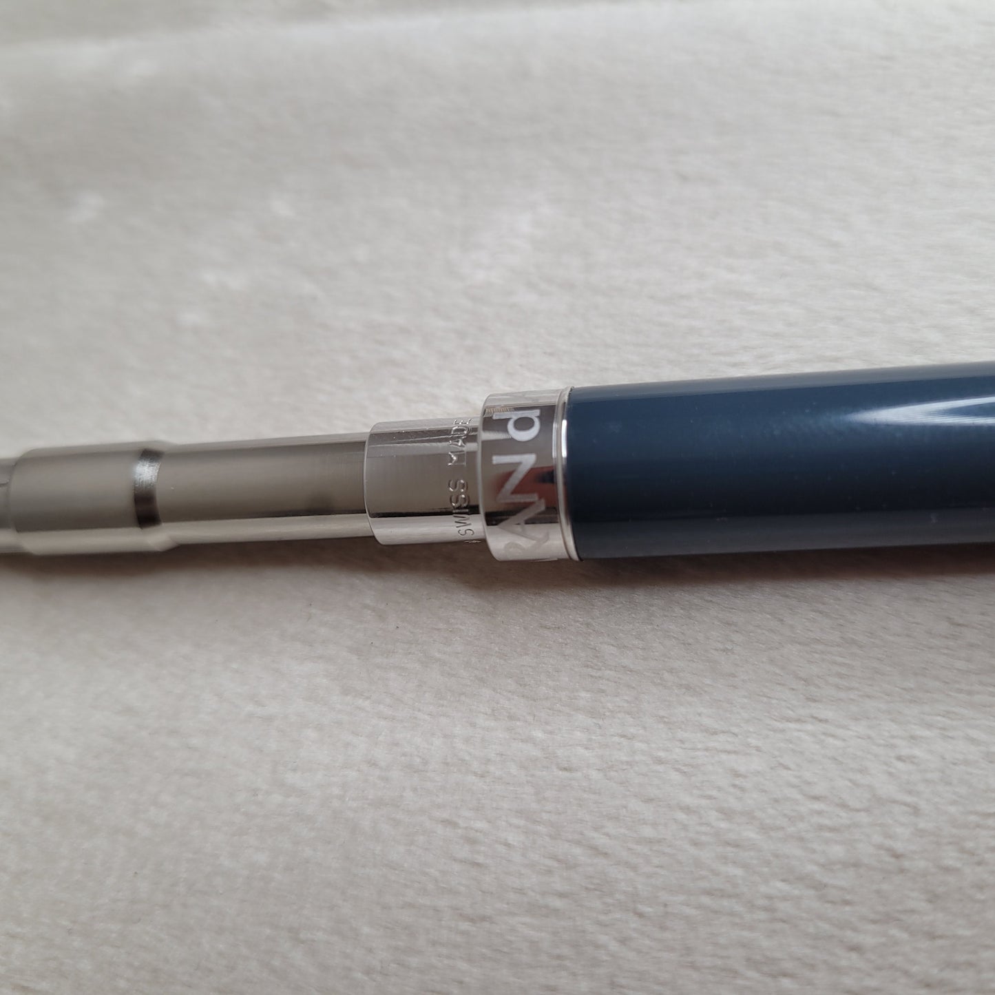 Caran d´Ache Bleistift Drehbleistift Leman grau - blau - Swiss Made