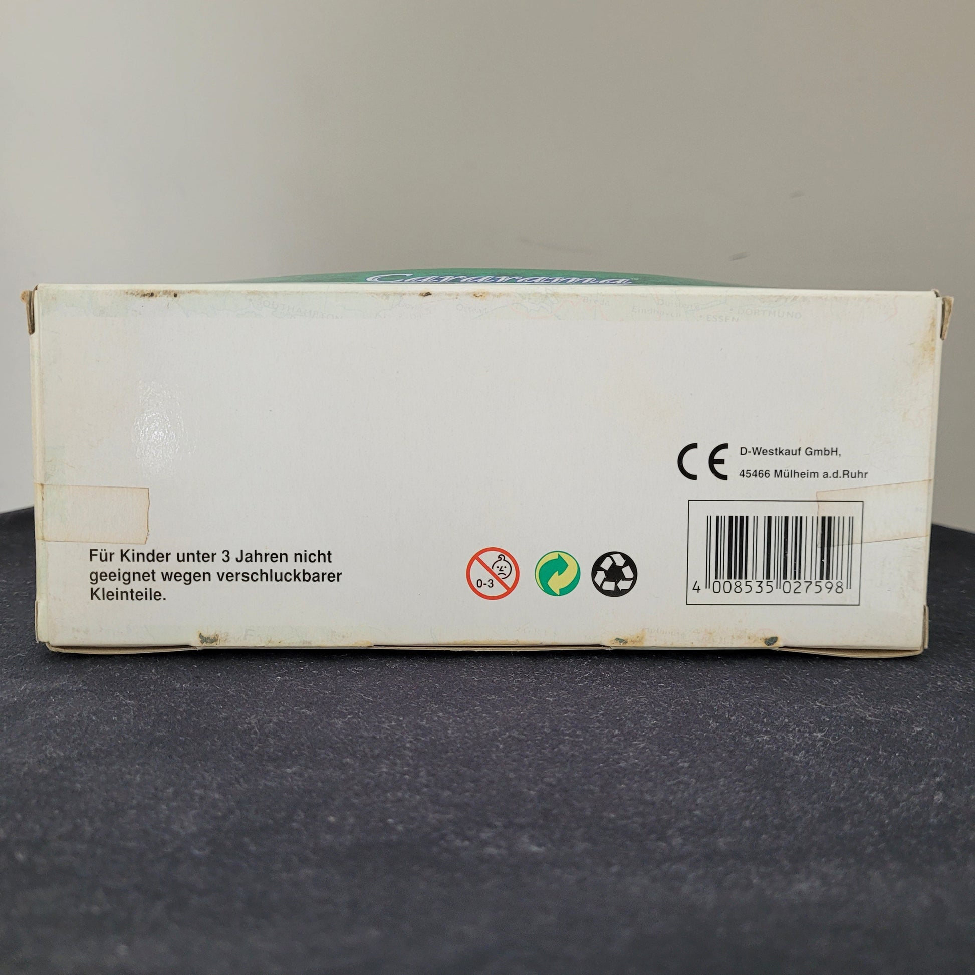 Unterseite der Verpackung des Cararama Hongwell VW Beetle Modellautos 1:43 mit CE-Kennzeichnung, Barcode, Recycling- und Warnsymbolen sowie Herstellerangaben von D+W Verlag GmbH – nicht geeignet für Kinder unter 3 Jahren.