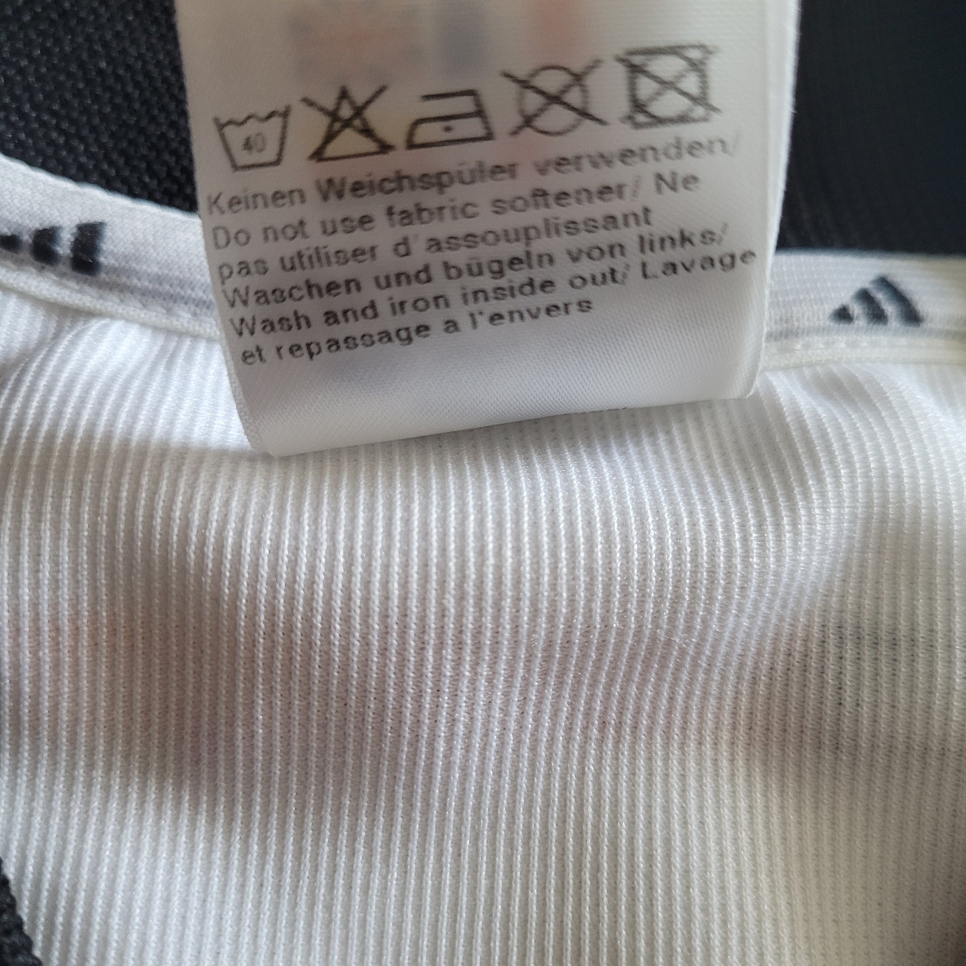 Deutschland Vintage Trikot 2002 - Größe S - Es sind Pflegehinweiese zu sehen.