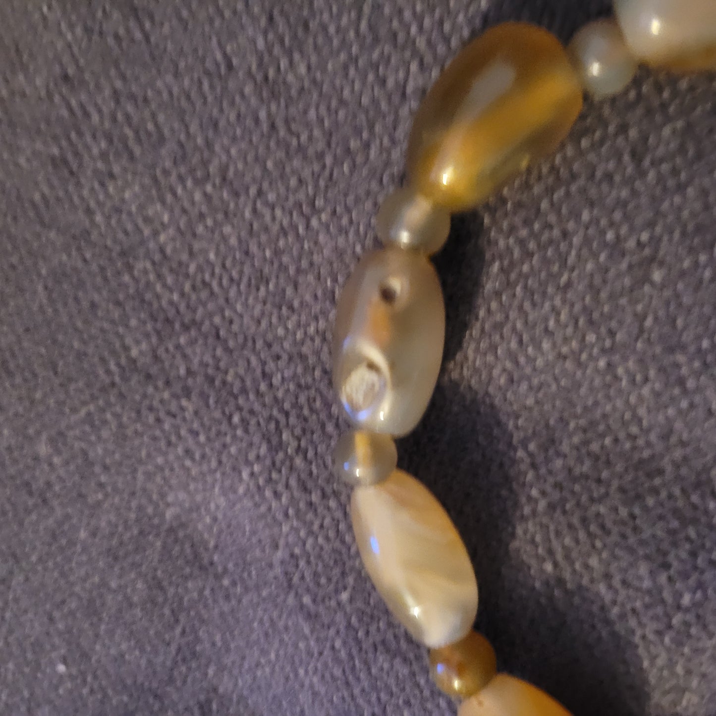 Halskette Vintage (Achat?) mit metallischem Verschluss