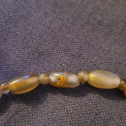 Halskette Vintage (Achat?) mit metallischem Verschluss