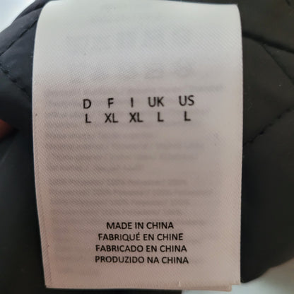 Karl Kani College Herren Jacke Größe L –Vintage Streetstyle mit Olivgrün & Beige - Ravify - Dein Shop für Retro- und Vintageartikel