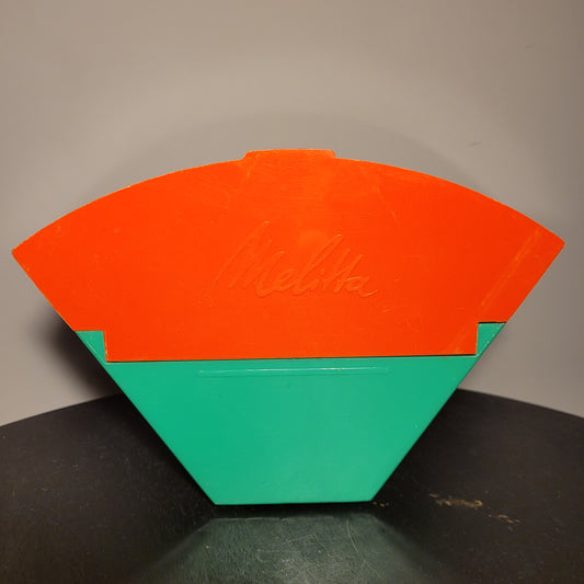 Melitta Filtertütenhalter Box rot grün Vintage aus Kunststoff, 60er/70er Jahre, rechteckige Aufbewahrungsbox für Kaffeefilter – Vintage Küchenaccessoire und Sammlerstück.
