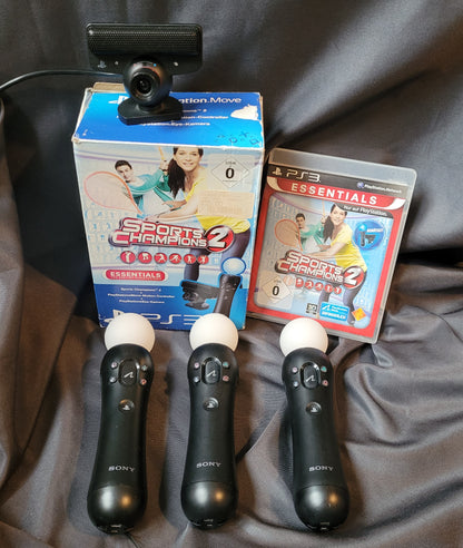 Playstation Move Set für PS3 mit Sports Champions 2, drei Motion-Controllern, PlayStation Eye Kamera und Spielverpackung. Ideal für Bewegungssteuerung und Multiplayer-Gaming.