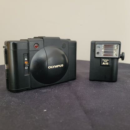 Olympus XA 2 – Vintage Kleinbild Sucherkamera inkl. Blitzgerät A11