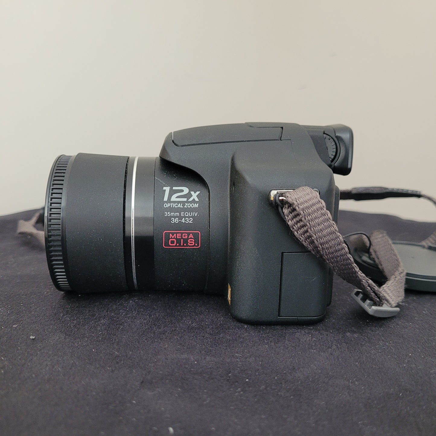 Panasonic Lumix Digitalkamera DMC- FZ8 - Leica Lens - schwarz - 7.2 MP