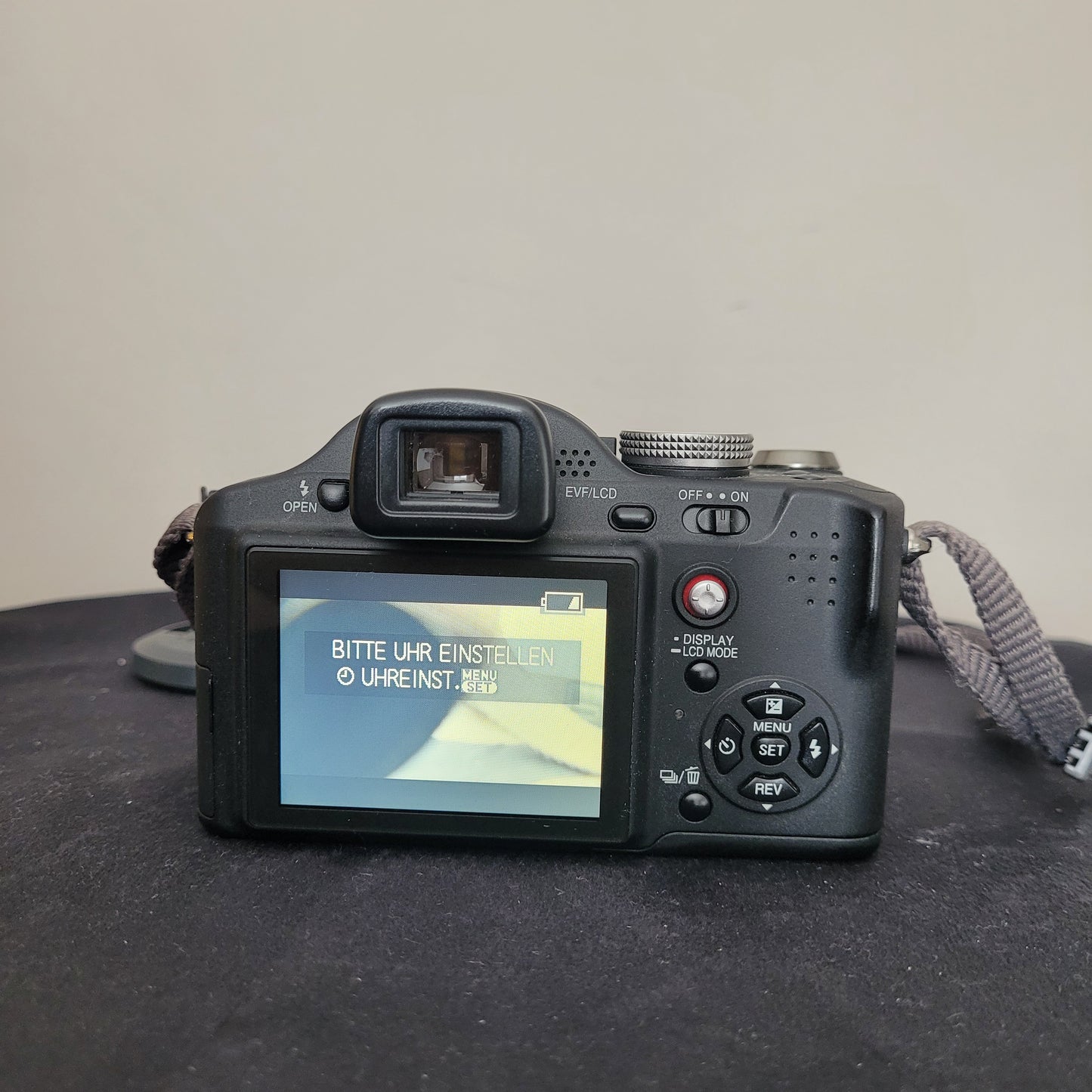 Panasonic Lumix Digitalkamera DMC- FZ8 - Leica Lens - schwarz - 7.2 MP