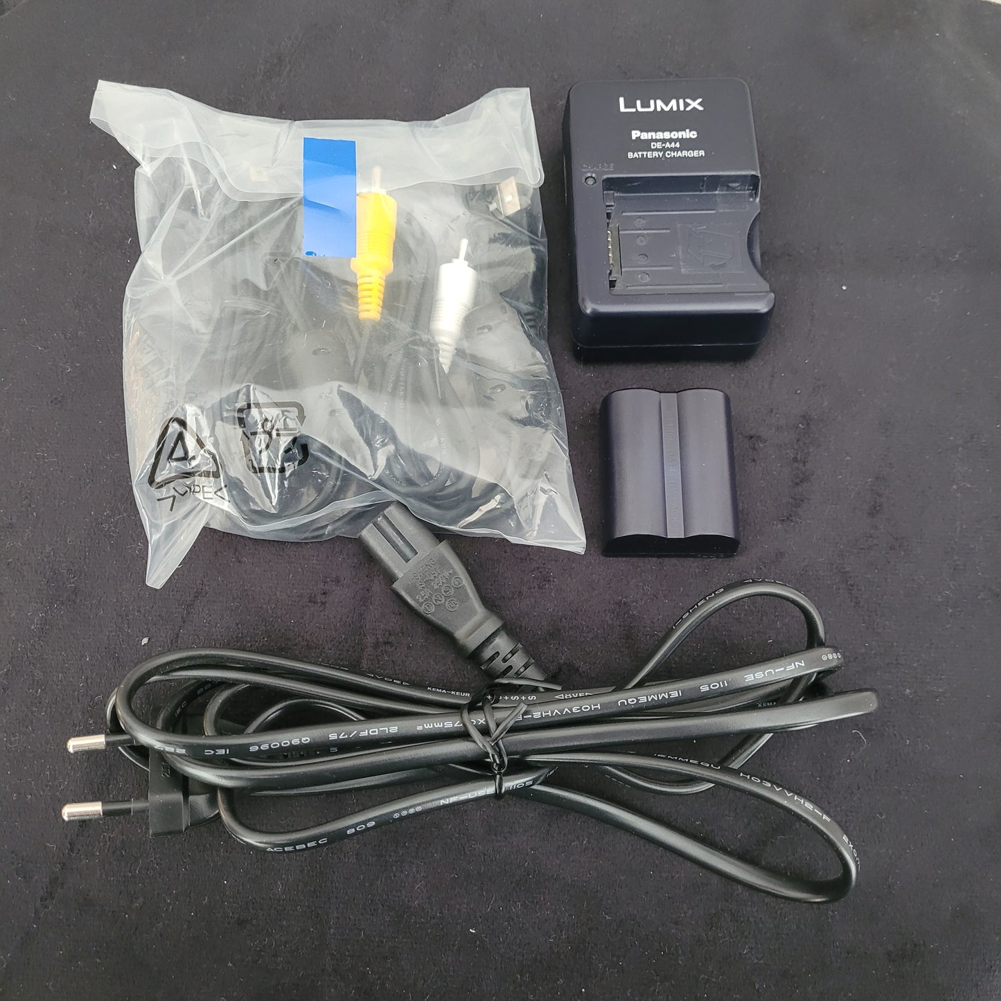 Panasonic Lumix Digitalkamera DMC- FZ8 - Leica Lens - schwarz - 7.2 MP