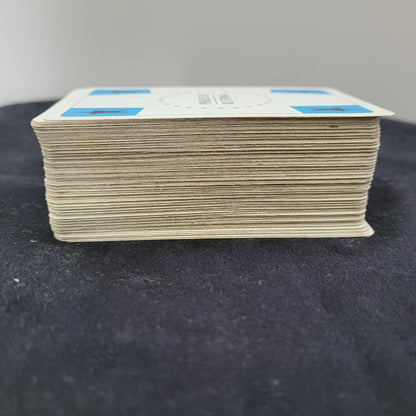 Detailansicht der Spielkarten des Phase 10 FX 1998 – Seitenansicht der originalen Kartenstapel zur Prüfung des Erhaltungszustands der Vintage-Ausgabe.