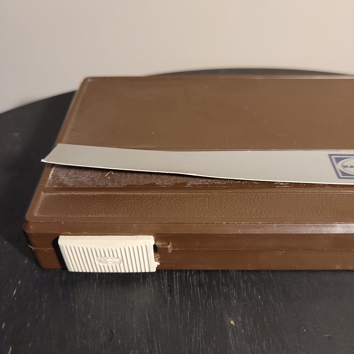 Proebster Zirkelkasten Vorderanischt 2. Abgehobener Aufschrift.