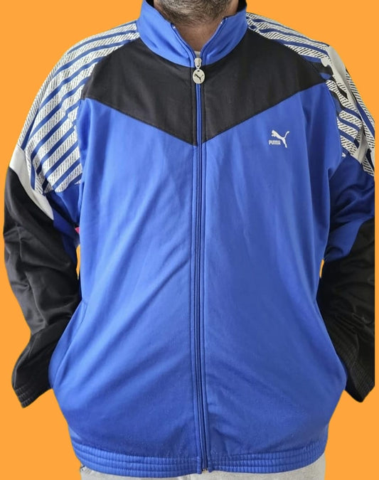 Vintage Puma Trainingsjacke Größe 7 in Blau und Schwarz mit weiß-blauen Streifen, Metallreißverschluss und großem Ärmeldurchmesser – Retro Streetwear Klassiker.