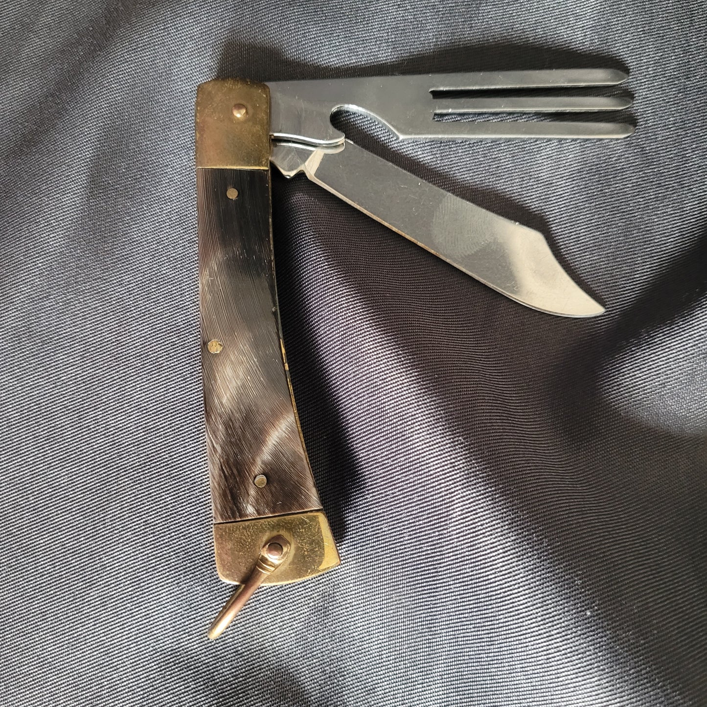 Rustikales Jagdmesser-Set (2-teilig) Ochsenkopf – Messer & Gabel in Holzbox