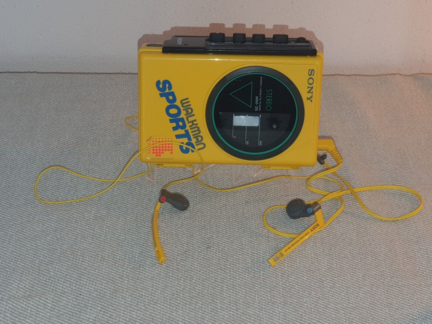 SONY Walkman WM-35 Modell MDR-W15 Inkl. Kopfhörer MDR-W15 - Ravify - Dein Shop für Retro- und Vintageartikel