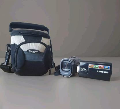Samsung Memory Camcorder SMX-F40BP Hyper DIS inkl. Zubehörpaket - Ravify - Dein Shop für Retro- und Vintageartikel