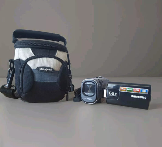 Samsung Memory Camcorder SMX-F40BP Hyper DIS inkl. Zubehörpaket - Ravify - Dein Shop für Retro- und Vintageartikel
