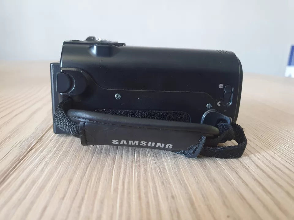 Samsung Memory Camcorder SMX-F40BP Hyper DIS inkl. Zubehörpaket - Ravify - Dein Shop für Retro- und Vintageartikel
