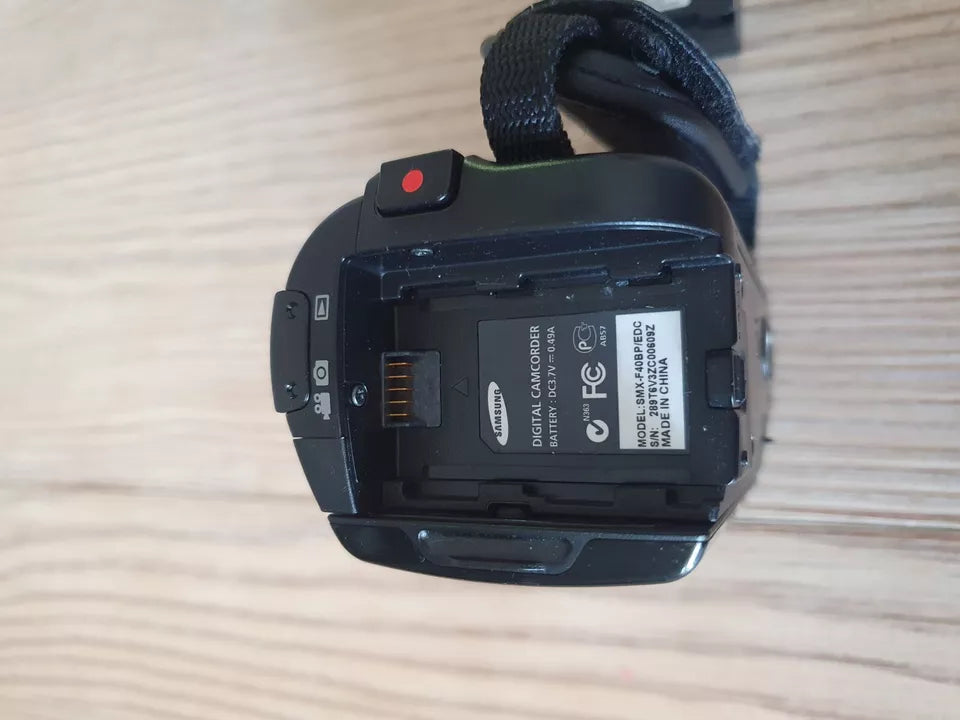 Samsung Memory Camcorder SMX-F40BP Hyper DIS inkl. Zubehörpaket - Ravify - Dein Shop für Retro- und Vintageartikel