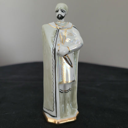 Schach Schachfiguren Porzellan aus Kislovodsk - USSR - Kaukasus Design 80er Jahre - König Figur Vorderseite - auf schwarzem Untergrund und weißem Hintergrund