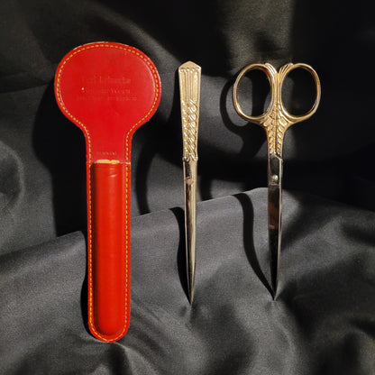 Massives Vintage Schreibtischset mit rotem Lederetui. Vergoldete Schere und Brieföffner in schwerer 380g Ausführung, 'Germany' Prägung auf dem Etui.