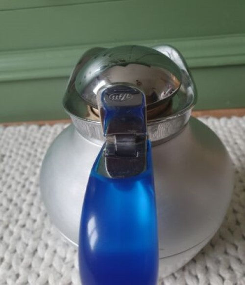Alfi Isolierkannen "vergoldet" & "silber (Farbe) mit blauem Griff" , je 1l - Ravify - Dein Shop für Retro- und Vintageartikel