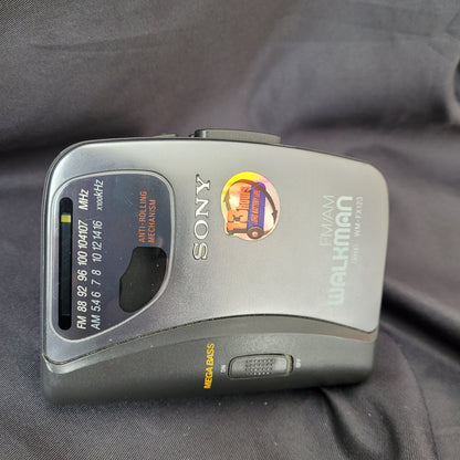 Sony Walkman WM-FX271 Vintage Kassettenspieler mit FM/AM-Radio, Mega Bass und Auto-Reverse, tragbarer Klassiker der 90er Jahre.