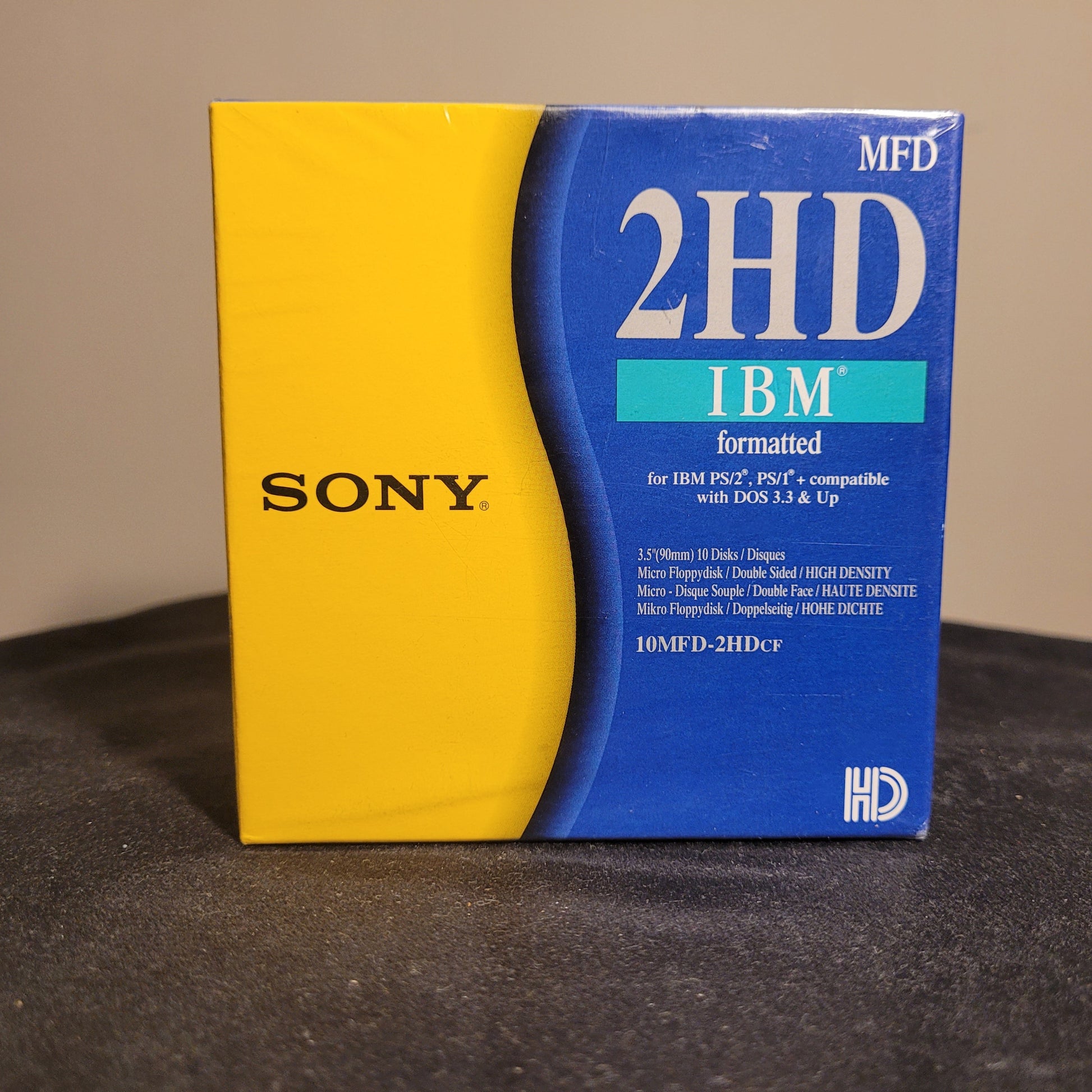 Sony Disketten 3,5 Zoll 2HD – 10er Pack, IBM‑formatiert für PS/2, PS/1 und kompatible Systeme mit DOS 3.3 oder höher, High‑Density Vintage‑Speichermedien in Originalverpackung.
