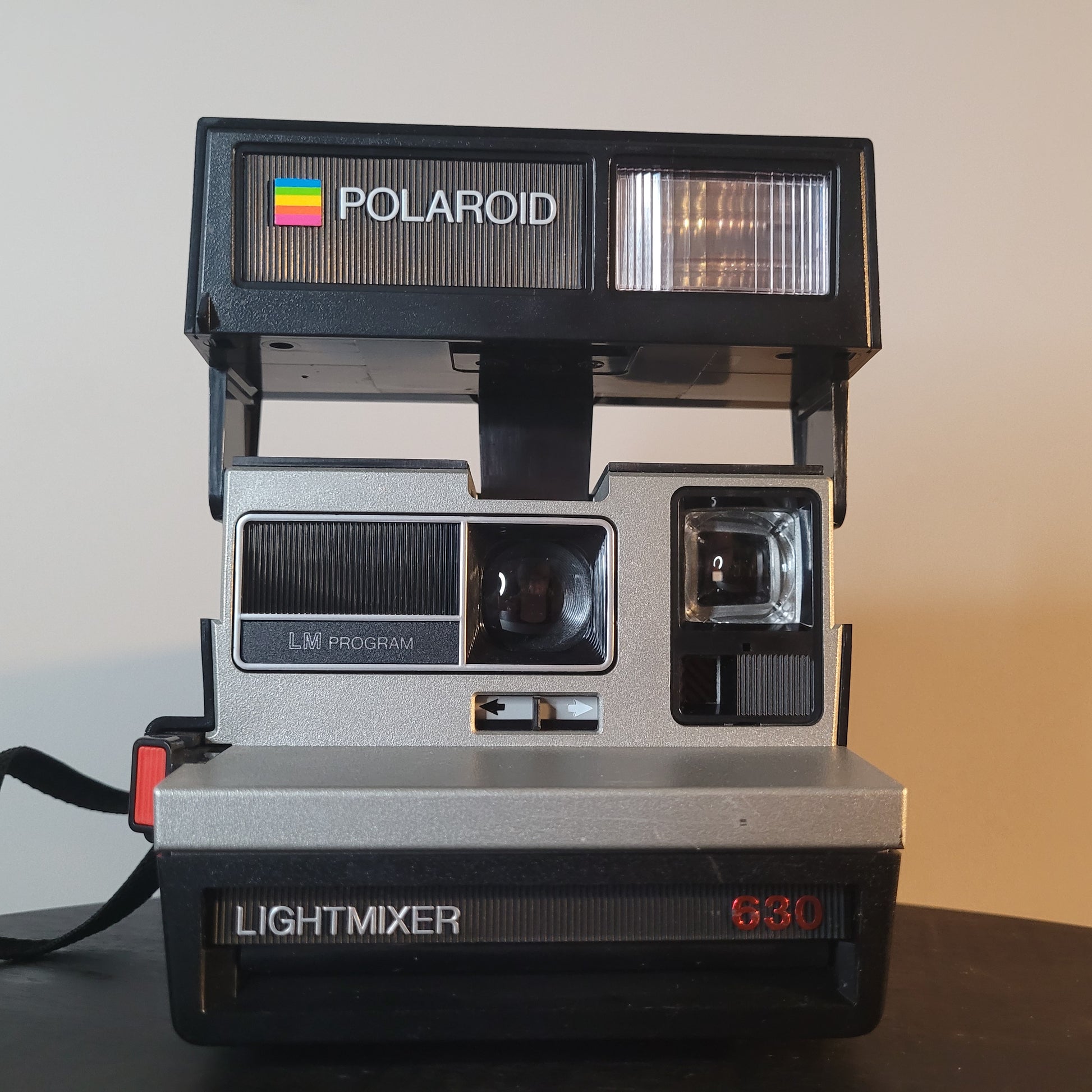 Polaroid Supercolor 635 CL Sofortbildkamera mit eingebautem Blitz und Originalverpackung. Perfekt für Vintage-Fotografie und Sammler.
