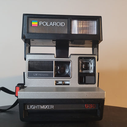 Polaroid Supercolor 635 CL Sofortbildkamera mit eingebautem Blitz und Originalverpackung. Perfekt für Vintage-Fotografie und Sammler.