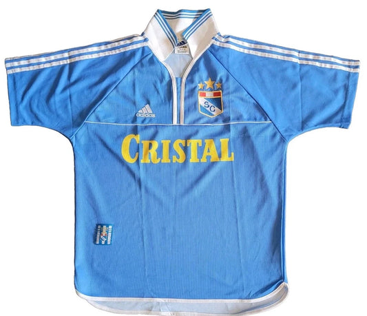 Himmelblaues Fußballtrikot von Sporting Cristal mit Adidas-Logo und Cristal-Sponsor.