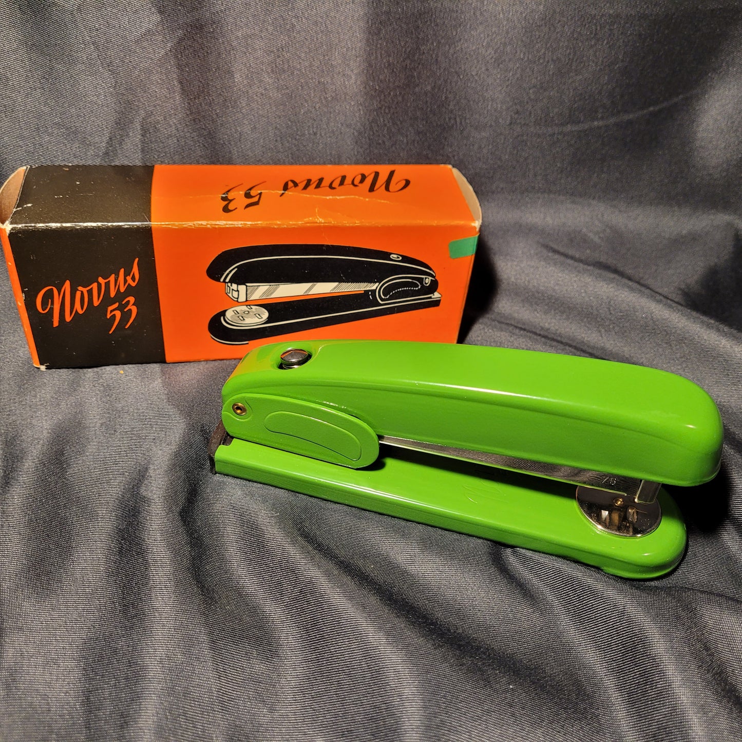 Novus 53 Tacker Grün | Inkl. OVP Orange | Vintage Büro-Design | Mid-Century