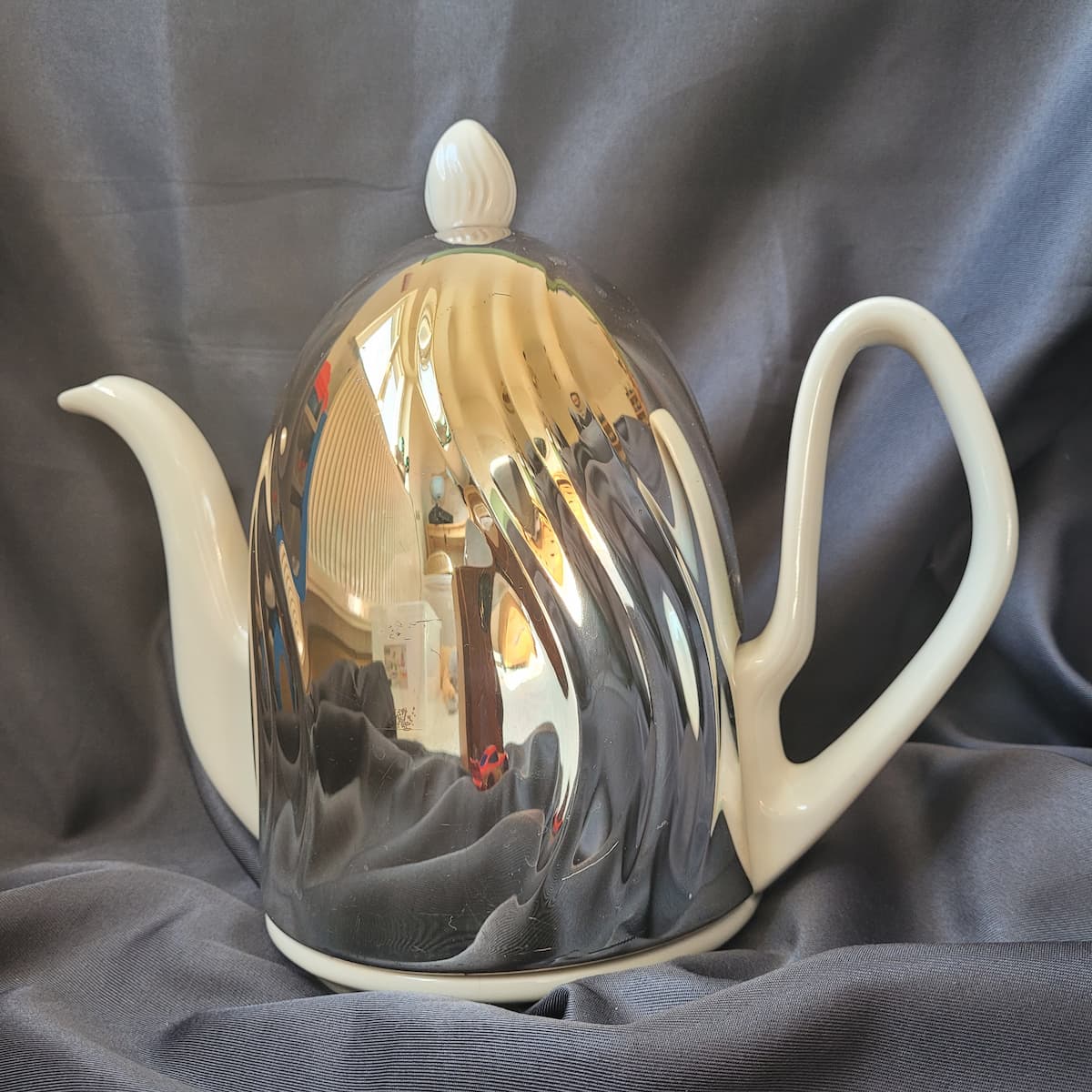 Vintage BMF Kaffeekanne aus Porzellan mit verchromter Isolierhaube, Mid-Century Design, Klassiker der 50er/60er Jahre.